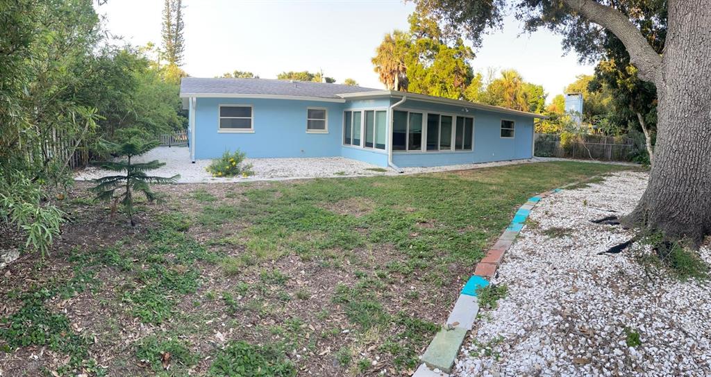 1176 40th Street Sarasota, FL 34234 - Photo 35 of 37 a front view of a house with garden