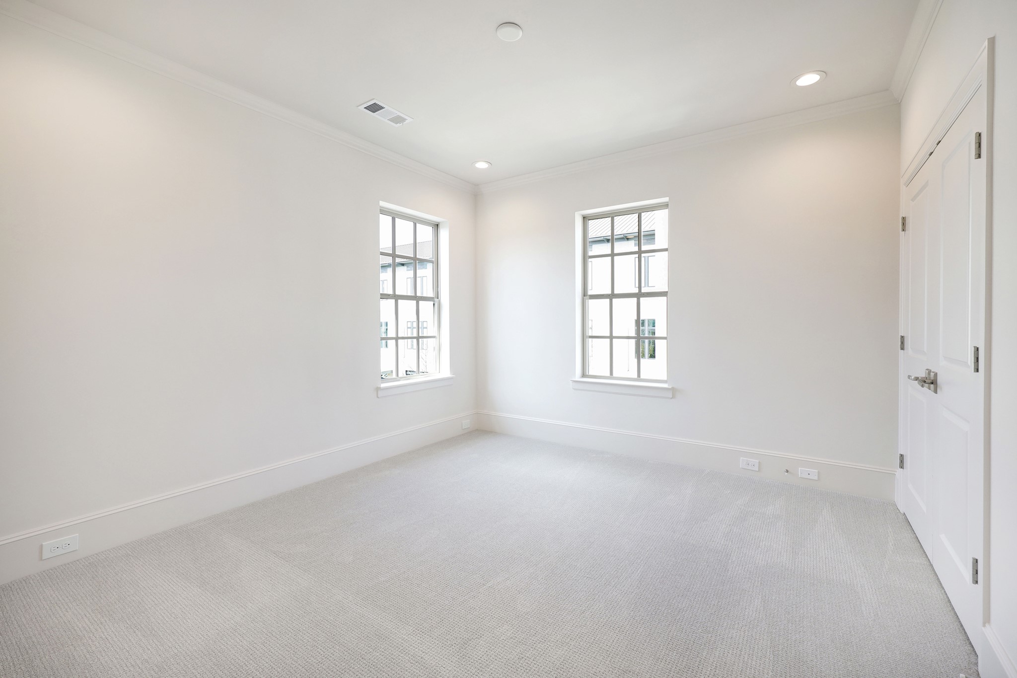 111 Wellington Row Road Houston, TX 77024 - Photo 13 of 19 an empty room with windows