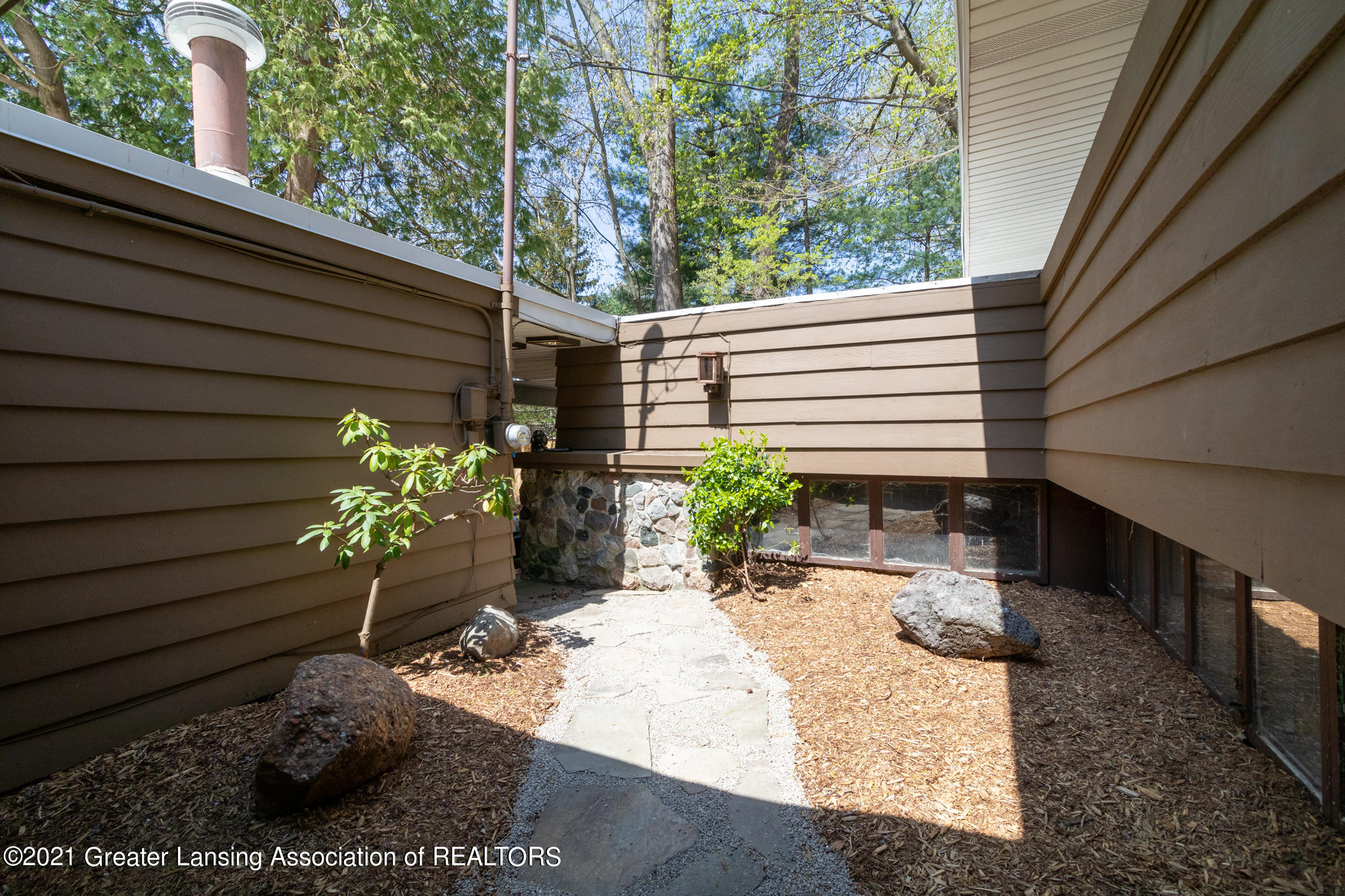 2252 Hamilton Road Okemos, MI 48864 - Photo 12 of 41 Hamilton Entry 2