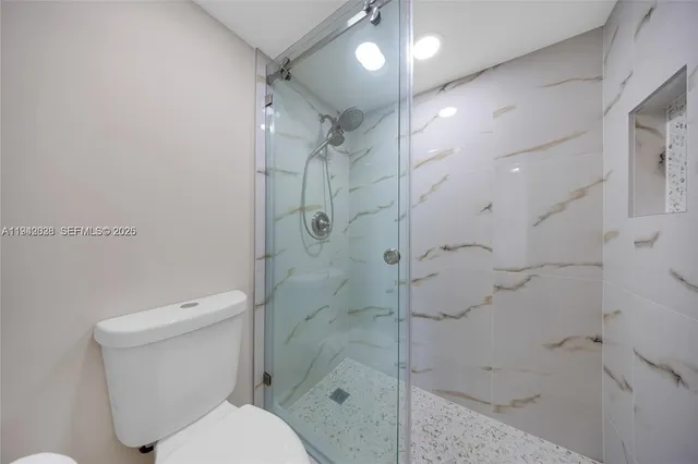 $2,200 | 20400 West Country Club Drive, Unit 812, Aventura, FL 33180