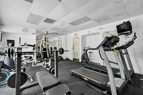 $2,000 | 20400 West Country Club Drive, Unit 812, Aventura, FL 33180