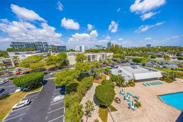 $2,000 | 20400 West Country Club Drive, Unit 812, Aventura, FL 33180