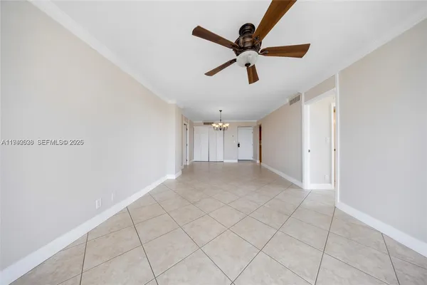 $2,000 | 20400 West Country Club Drive, Unit 812, Aventura, FL 33180
