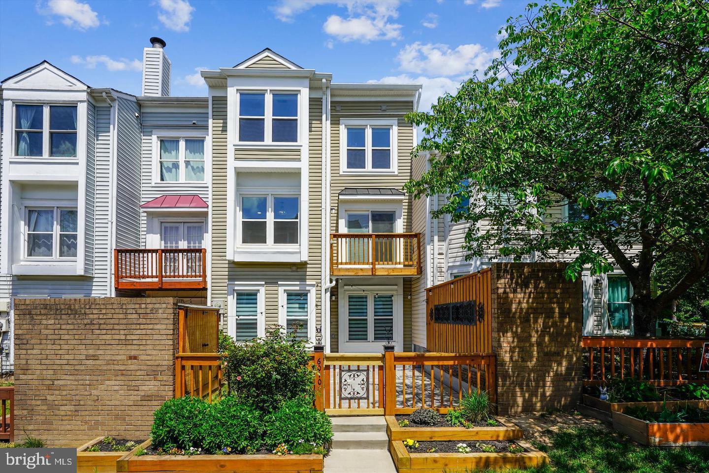 6010 Sunset Ridge Court Centreville, VA 20121 - Photo 2 of 26
