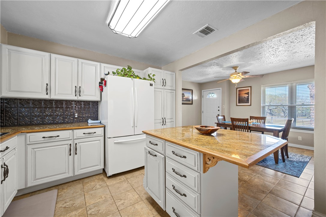 464 Sunset Ingleside, TX 78362 - Photo 5 of 38