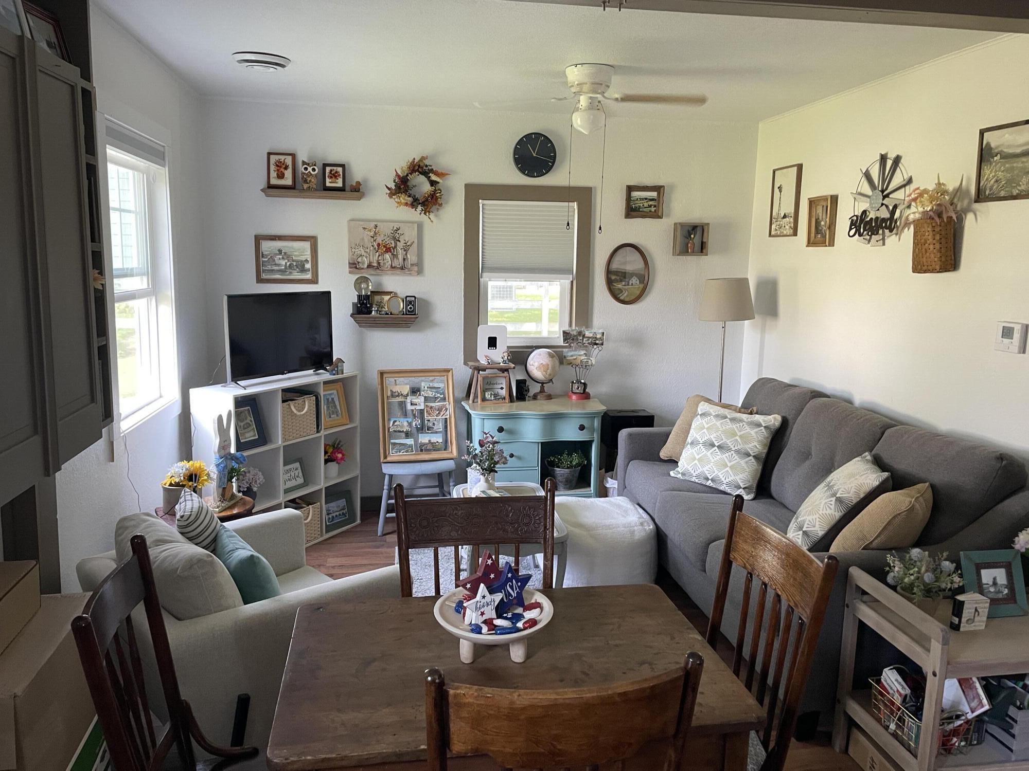 3217 Prairie Street Two Rivers, WI 54241 - Photo 2 of 14 IMG_5875