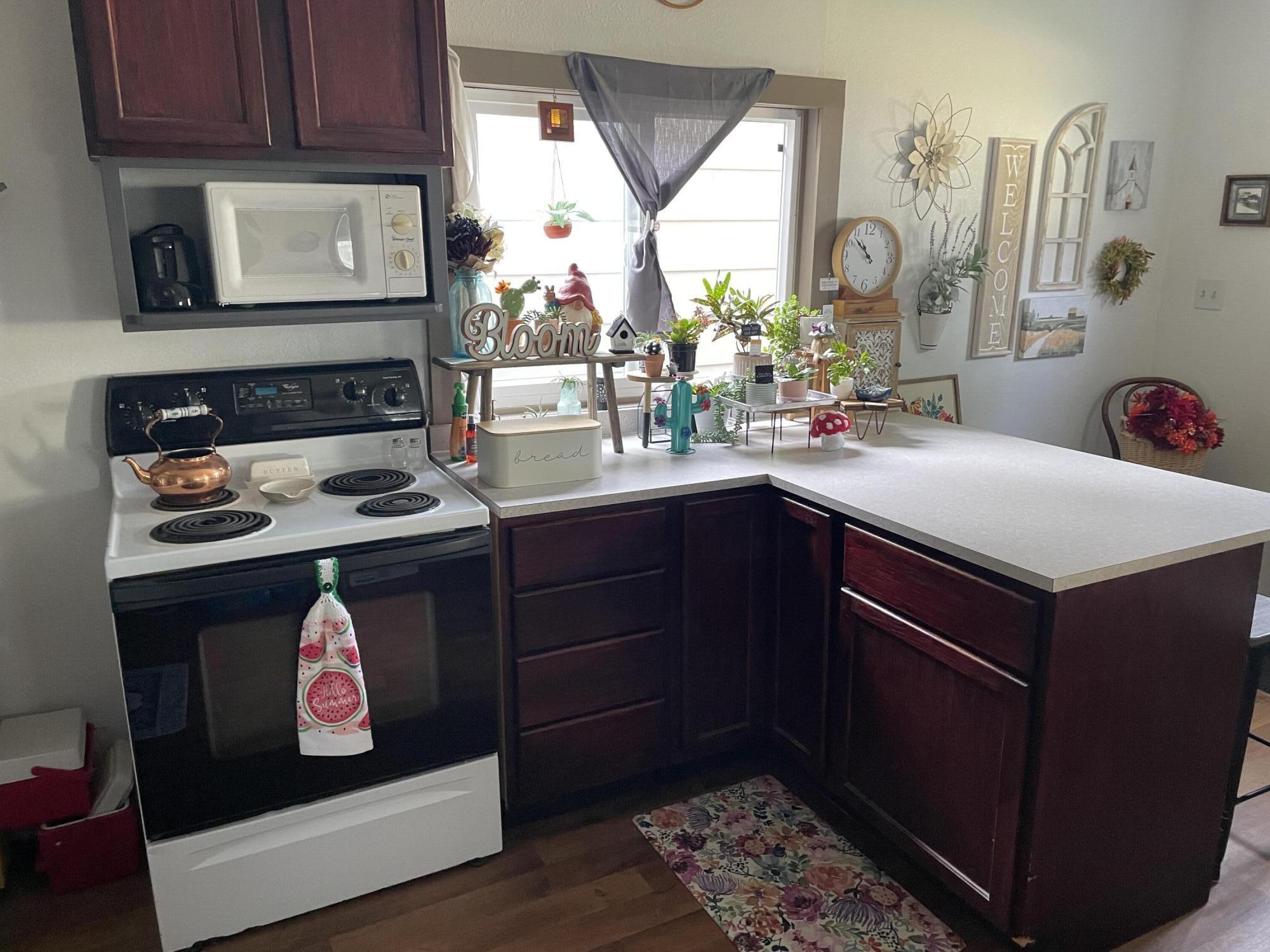 3217 Prairie Street Two Rivers, WI 54241 - Photo 3 of 14 IMG_5872