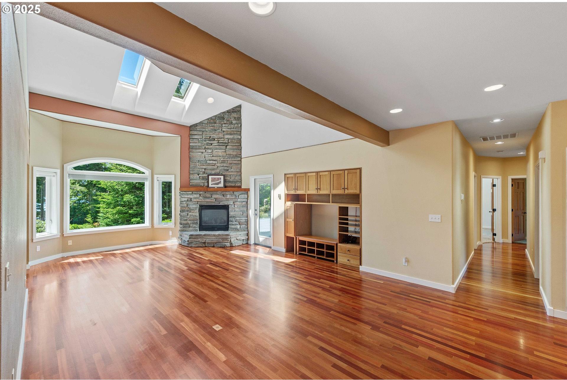 62560 Crown Point Road Coos Bay, OR 97420 - Photo 10 of 48 Gallery Image 10
