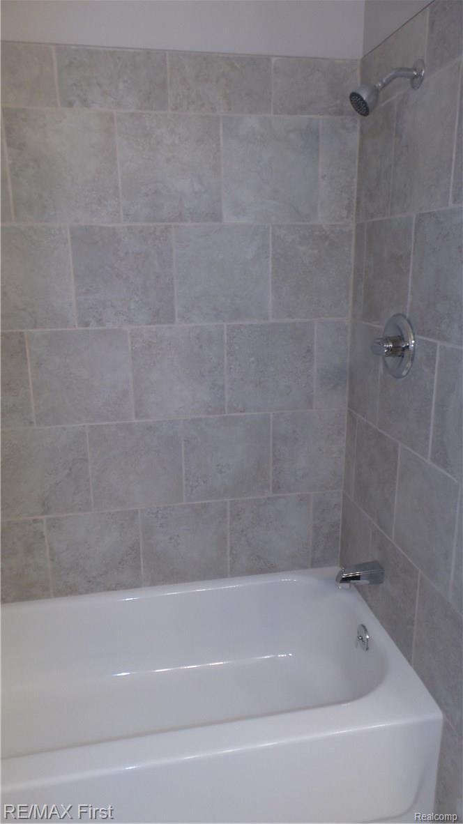 1445 Leon Road Walled Lake, MI 48390 - Photo 27 of 45 20171103_115703.jpg