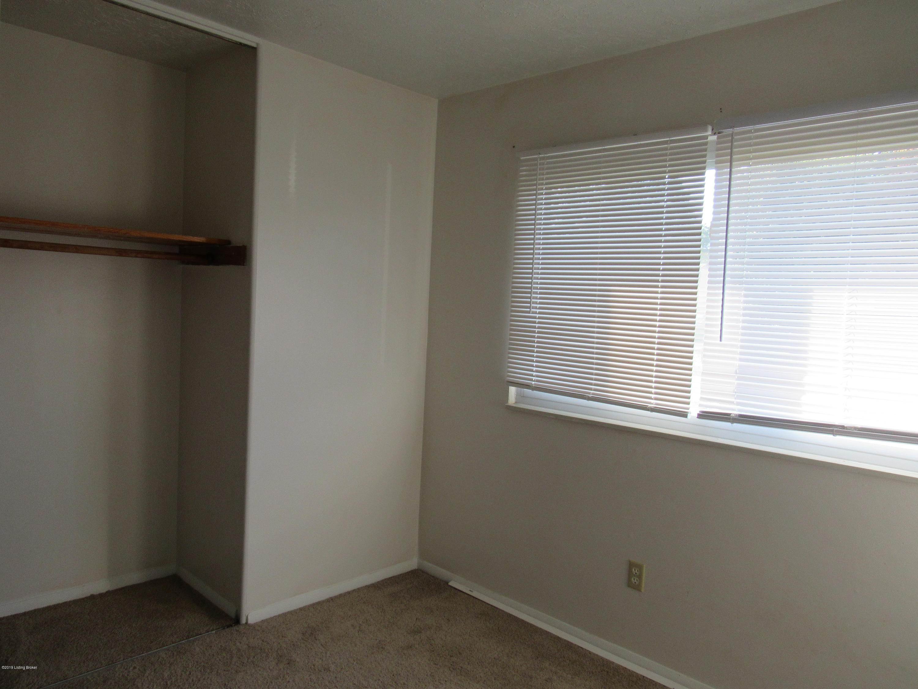 406 Overlook Road Louisville, KY 40229 - Photo 13 of 18 IMG_0344