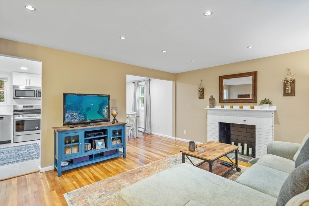 33 Gainsville Road Dedham, MA 02026 - Photo 4 of 33 Gallery Image 4