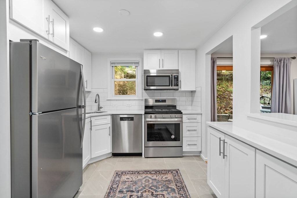33 Gainsville Road Dedham, MA 02026 - Photo 7 of 33 Gallery Image 7