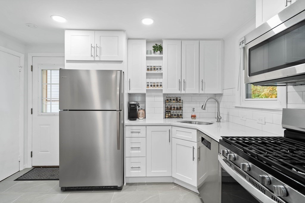 33 Gainsville Road Dedham, MA 02026 - Photo 8 of 33 Gallery Image 8