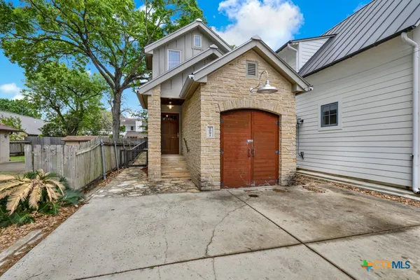 $1,950 | 1091 Mulberry Avenue, New Braunfels, TX 78130