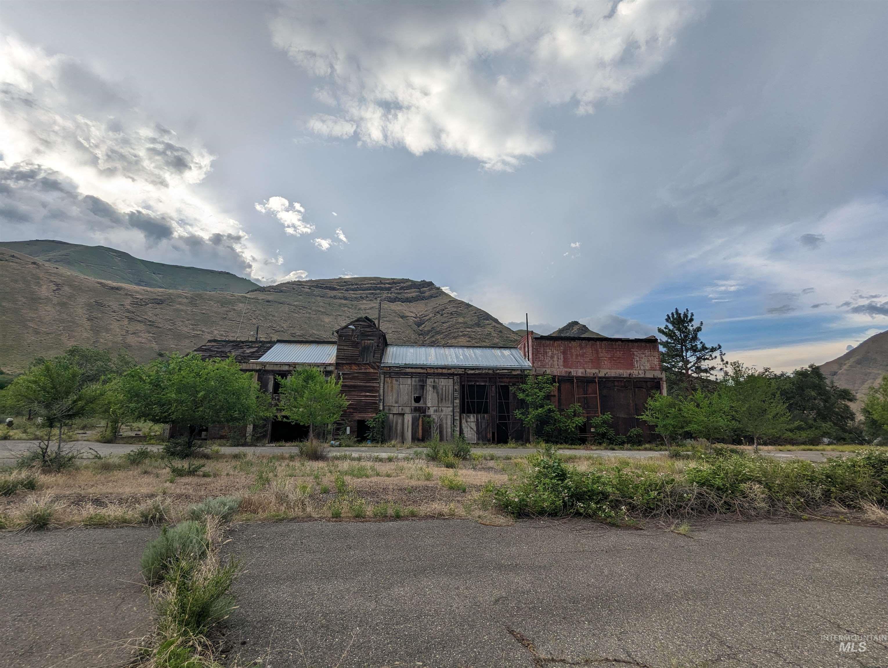 The Confluence The Confluence Salmon River Road Riggins, ID 83549 - Photo 11 of 16