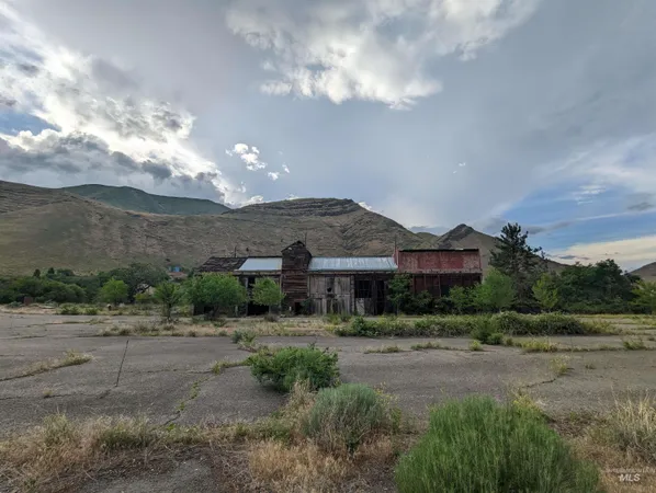 $9,995,000 | The Confluence The Confluence Salmon River Road, Riggins, ID 83549