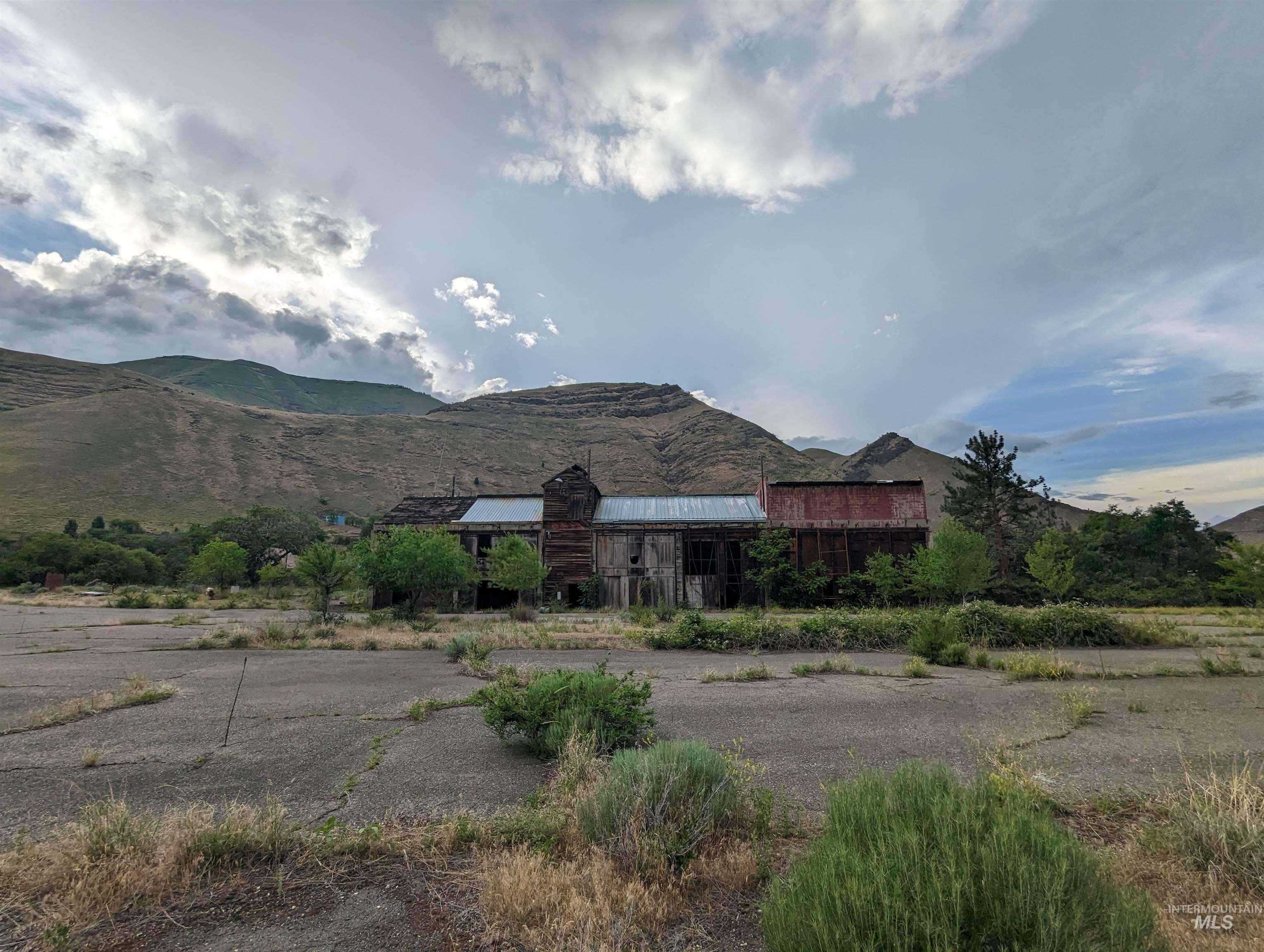 The Confluence The Confluence Salmon River Road Riggins, ID 83549 - Photo 12 of 16