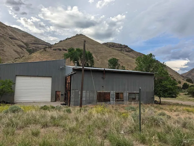 $9,995,000 | The Confluence The Confluence Salmon River Road, Riggins, ID 83549