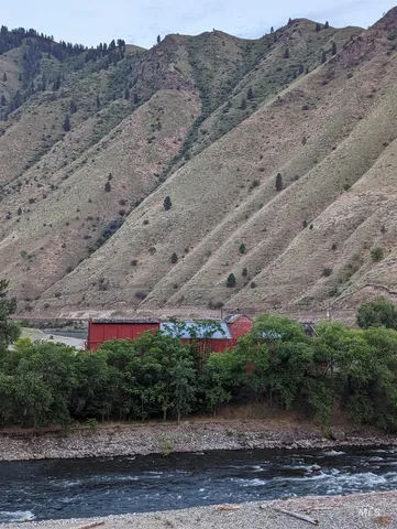 $9,995,000 | The Confluence The Confluence Salmon River Road, Riggins, ID 83549