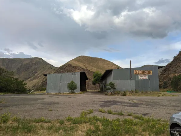 $9,995,000 | The Confluence The Confluence Salmon River Road, Riggins, ID 83549