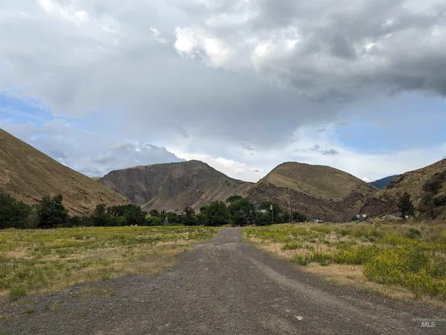 $9,995,000 | The Confluence The Confluence Salmon River Road, Riggins, ID 83549