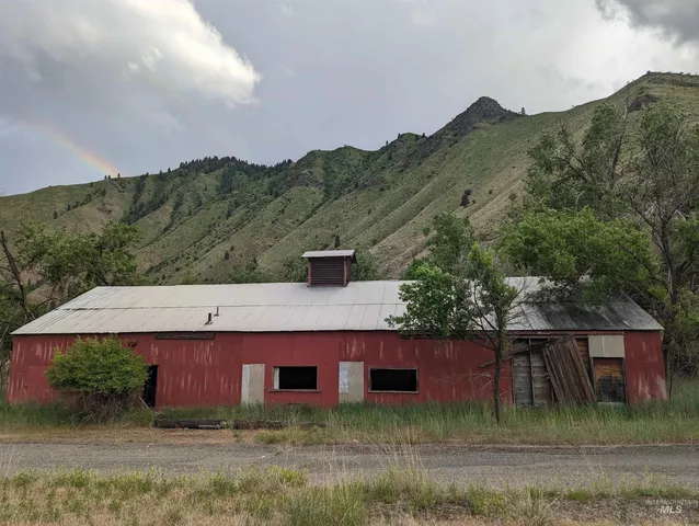 $9,995,000 | The Confluence The Confluence Salmon River Road, Riggins, ID 83549