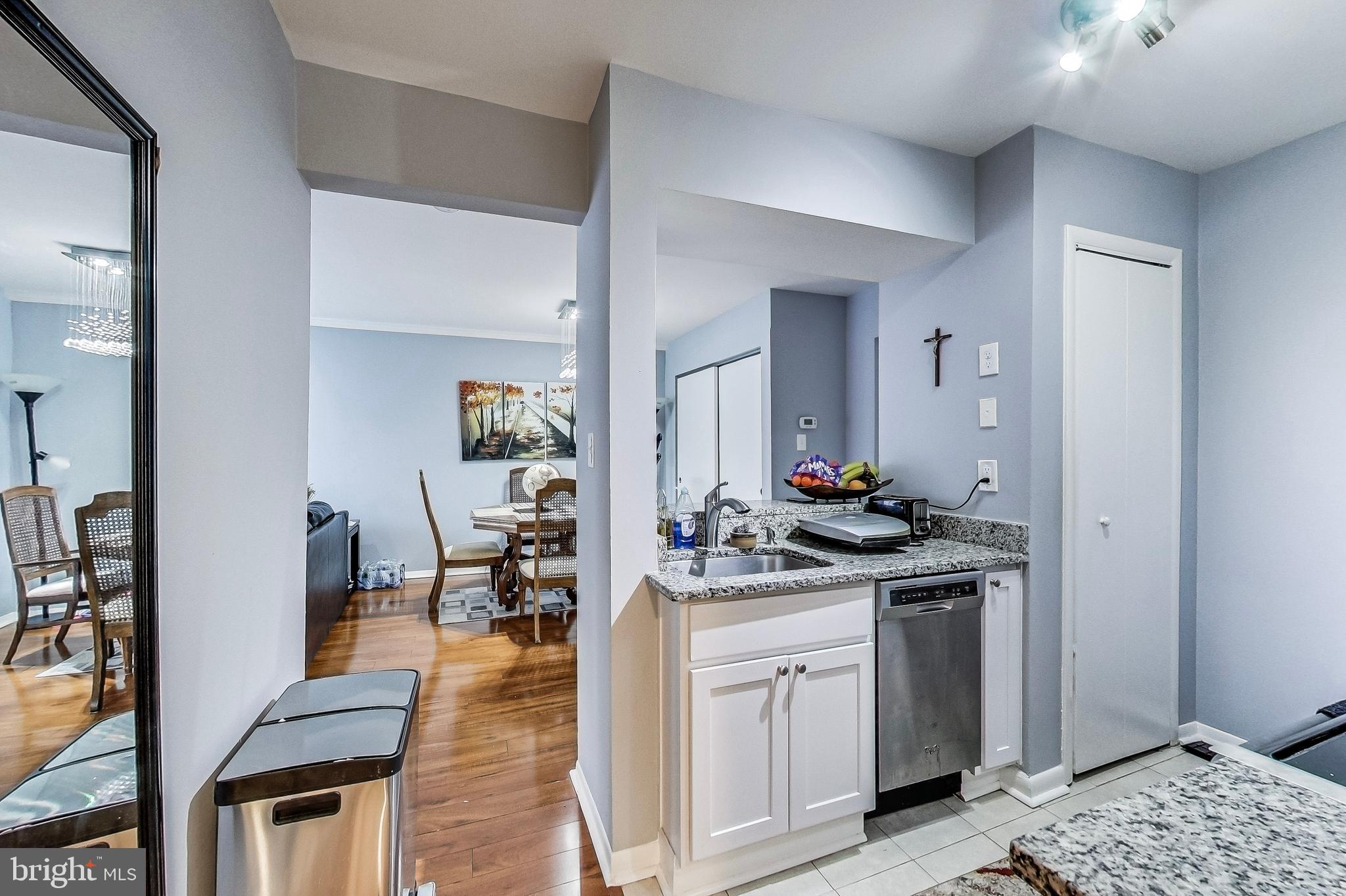 5816 Royal Ridge Drive, Unit H Springfield, VA 22152 - Photo 3 of 26