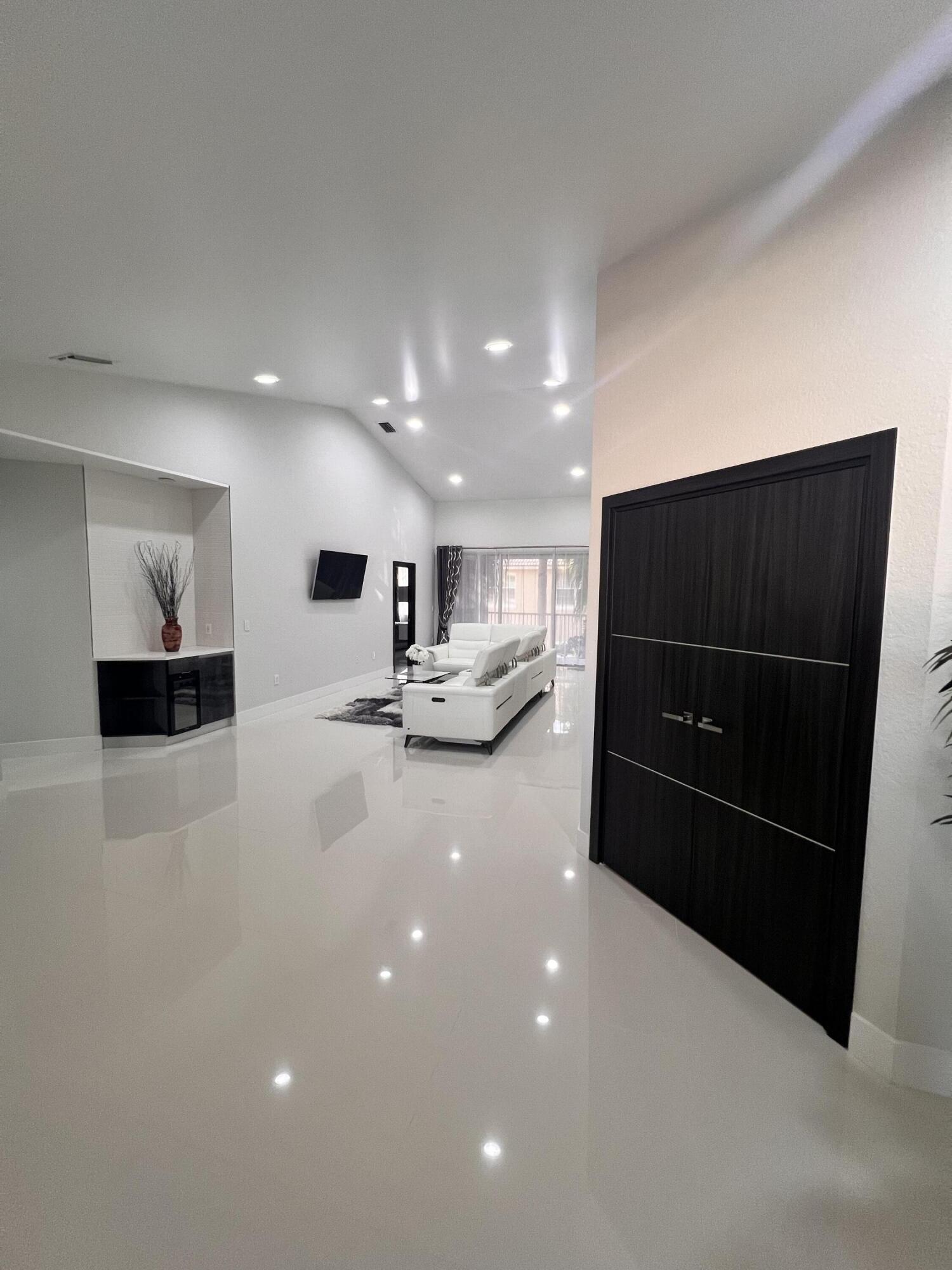 6584 Villa Sonrisa Drive, Unit 1122 Boca Raton, FL 33433 - Photo 4 of 44 IMG_3121