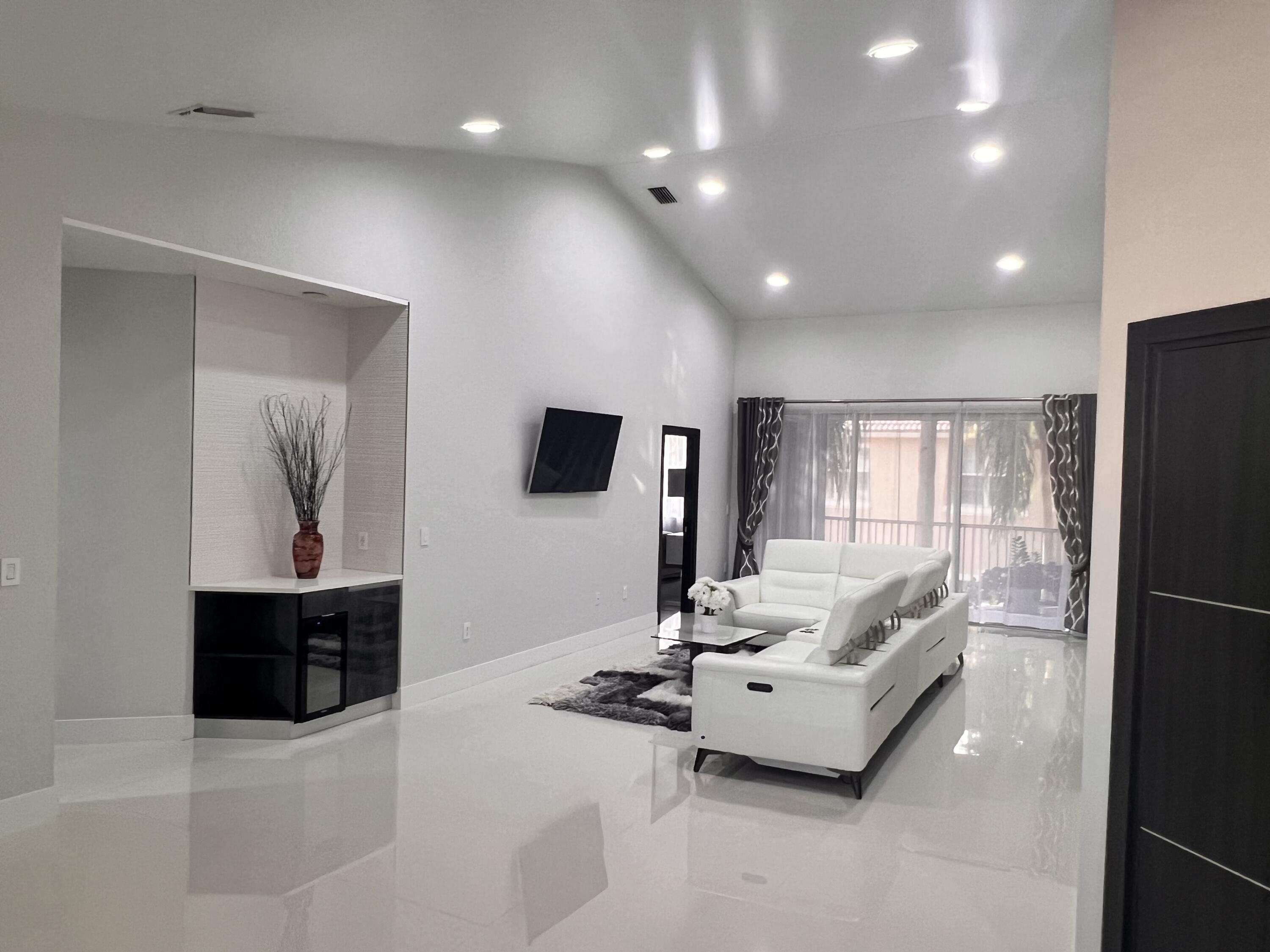 6584 Villa Sonrisa Drive, Unit 1122 Boca Raton, FL 33433 - Photo 8 of 44 IMG_3126