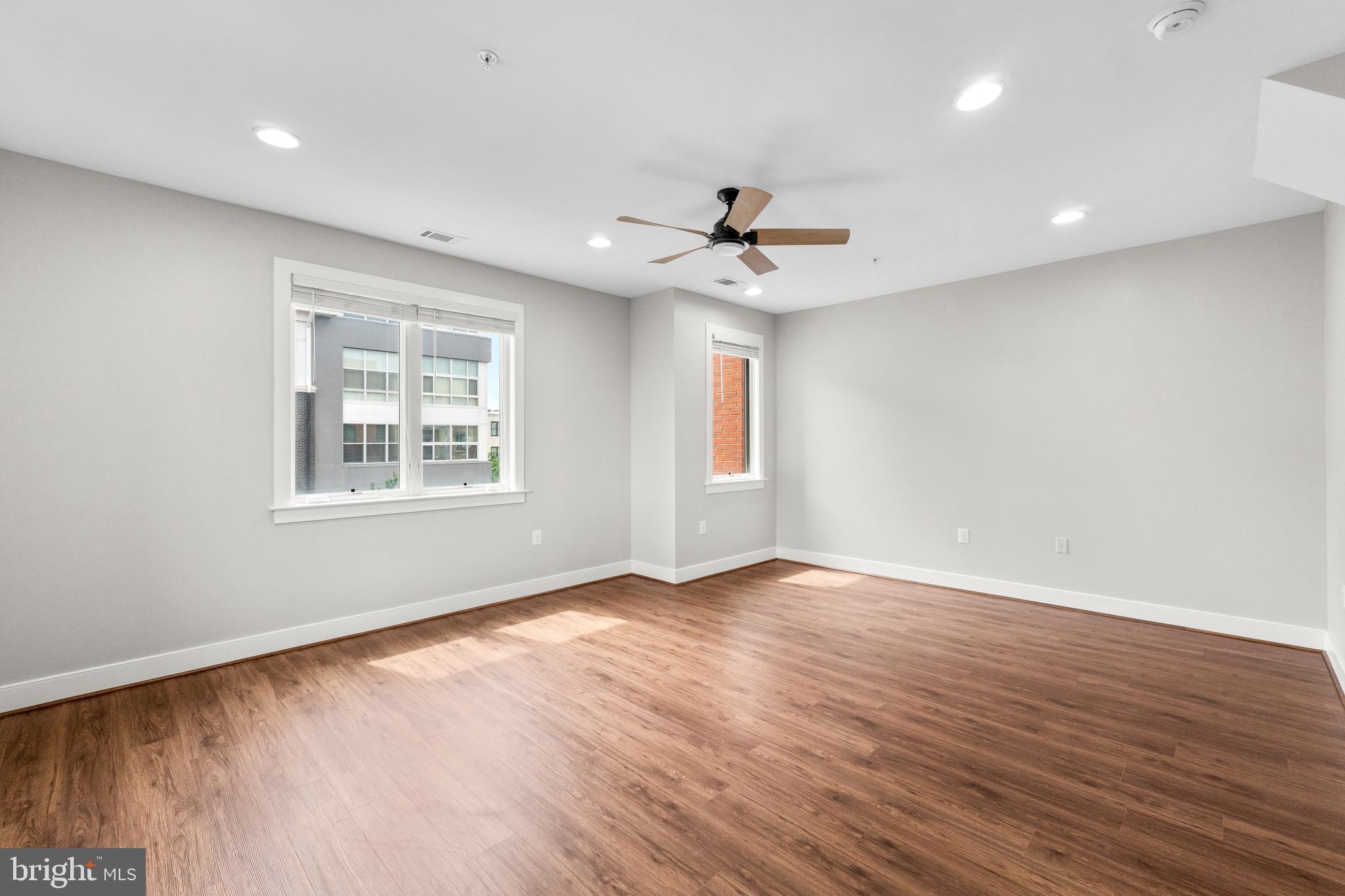 1815 Main Line Boulevard Alexandria, VA 22301 - Photo 28 of 47 Easily fits King bed!