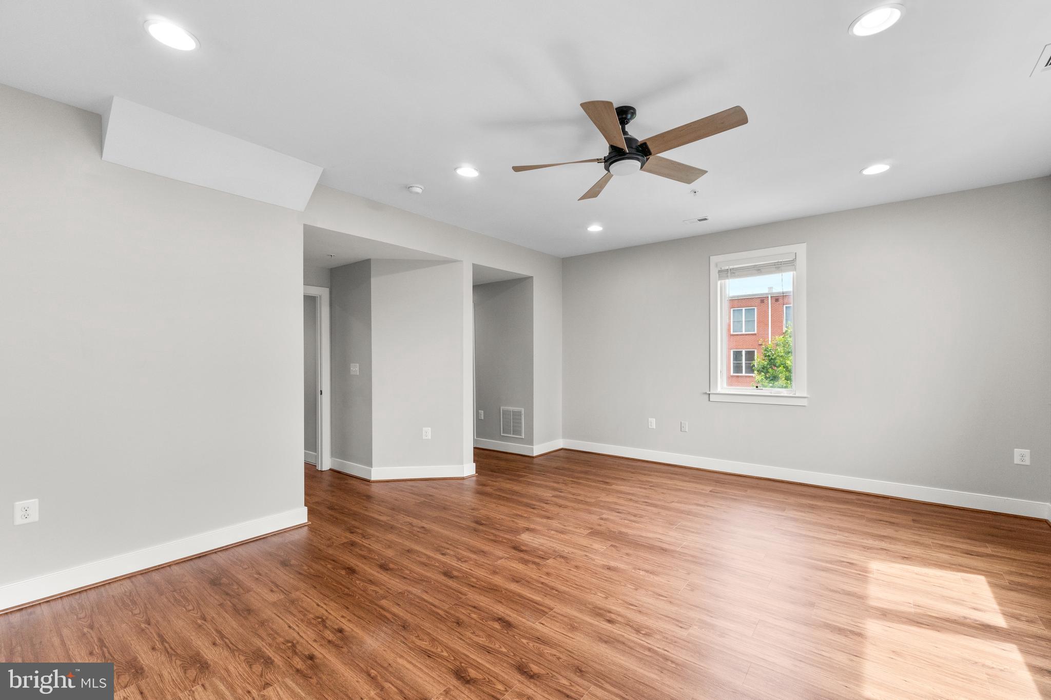 1815 Main Line Boulevard Alexandria, VA 22301 - Photo 29 of 47 19'x15' Primary Bedroom