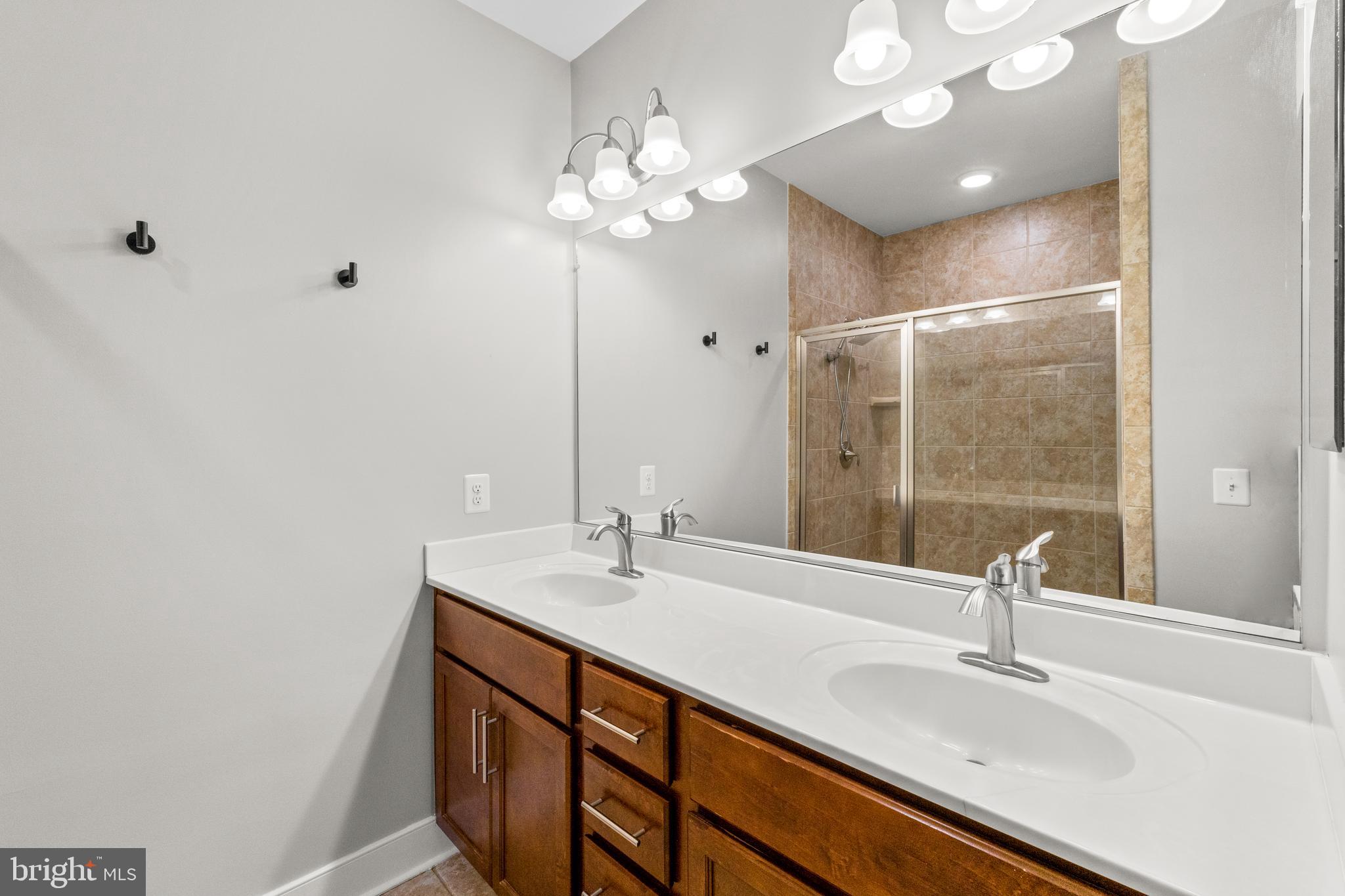 1815 Main Line Boulevard Alexandria, VA 22301 - Photo 30 of 47 Elongated shower w/bench, and linen closet in prim