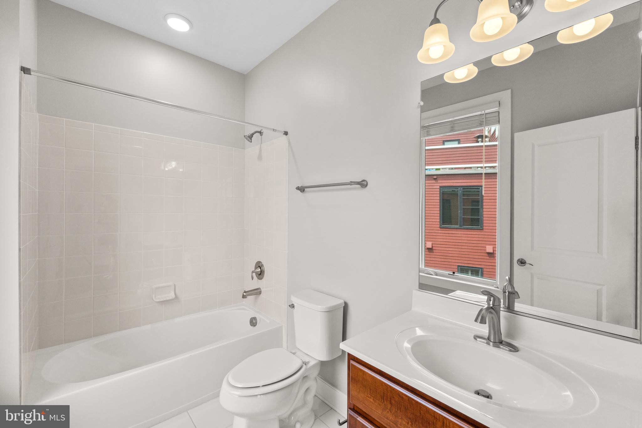 1815 Main Line Boulevard Alexandria, VA 22301 - Photo 34 of 47 Bed #2 en-suite w/window