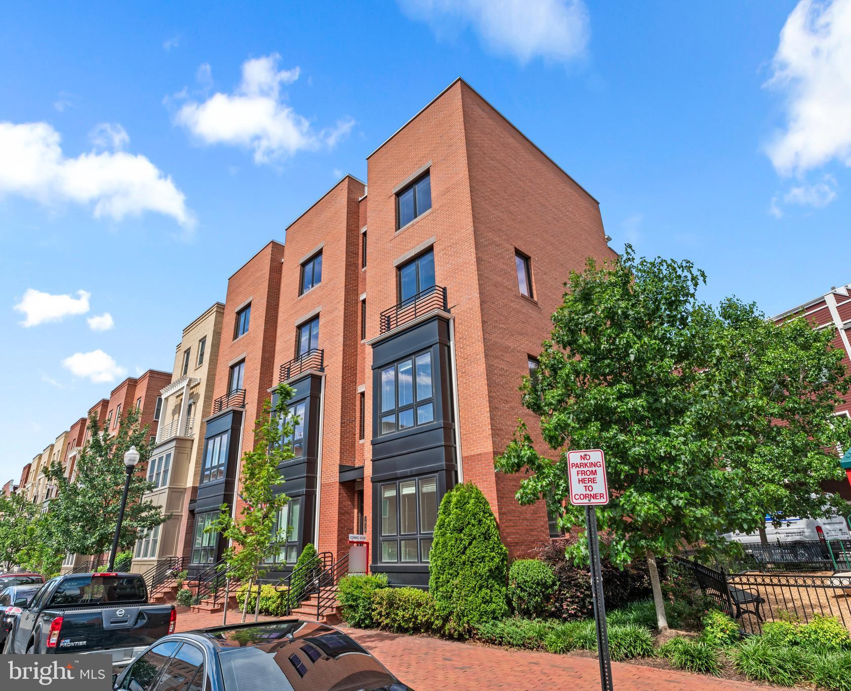 1815 Main Line Boulevard Alexandria, VA 22301 - Photo 4 of 47 End lot TH- so many extra windows!