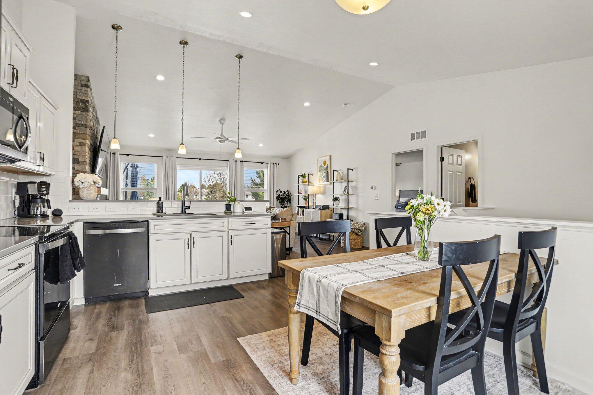 1637 Tea Pond Court Vicksburg, MI 49097 - Photo 8 of 34 file_4388