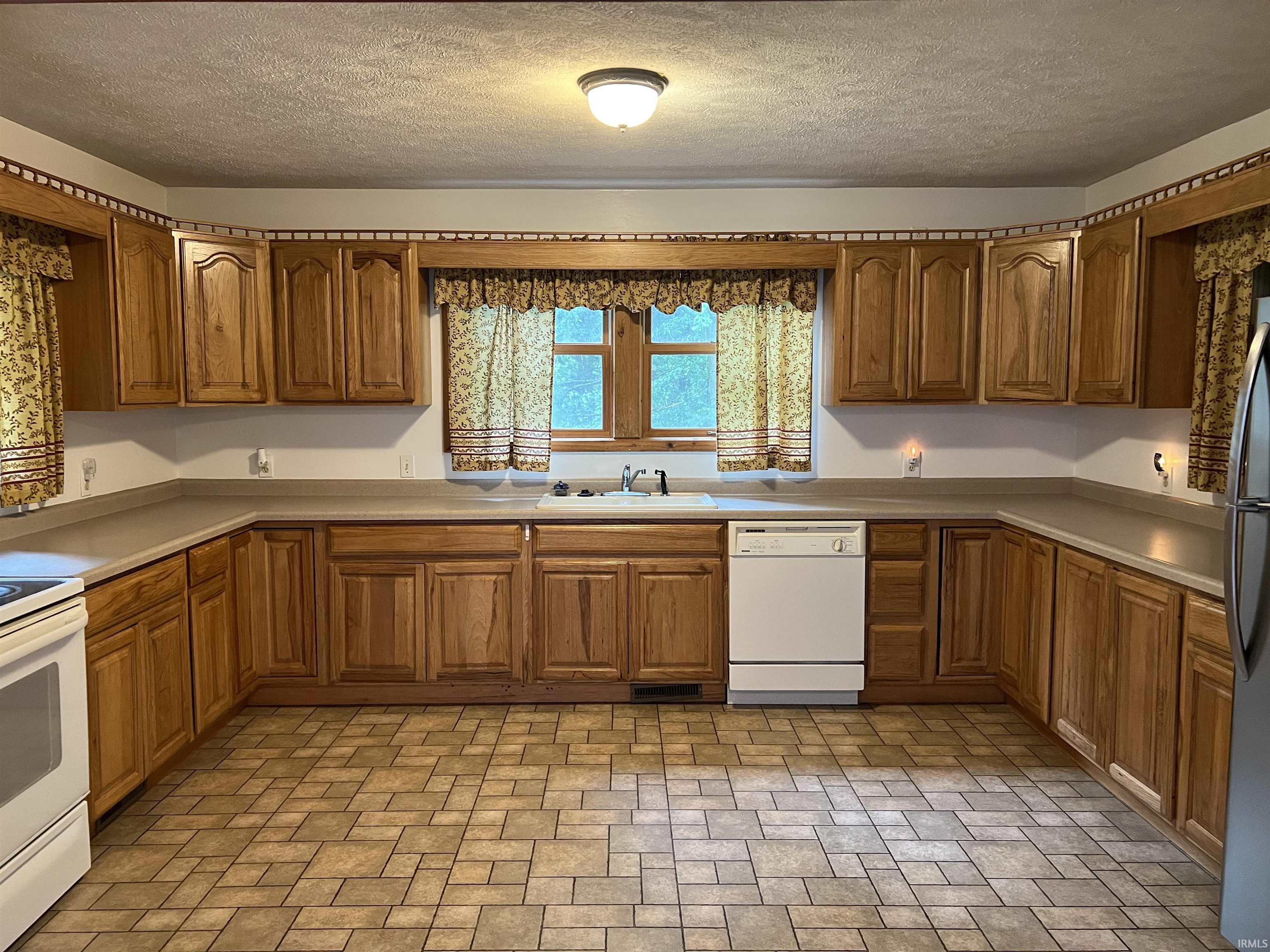 6099 North 200 East Rochester, IN 46975 - Photo 3 of 24 Gallery Image 3