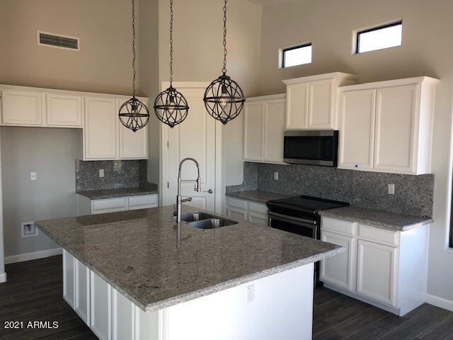 16522 West Sleepy Ranch Road Surprise, AZ 85387 - Photo 8 of 38 !!! Miss 14