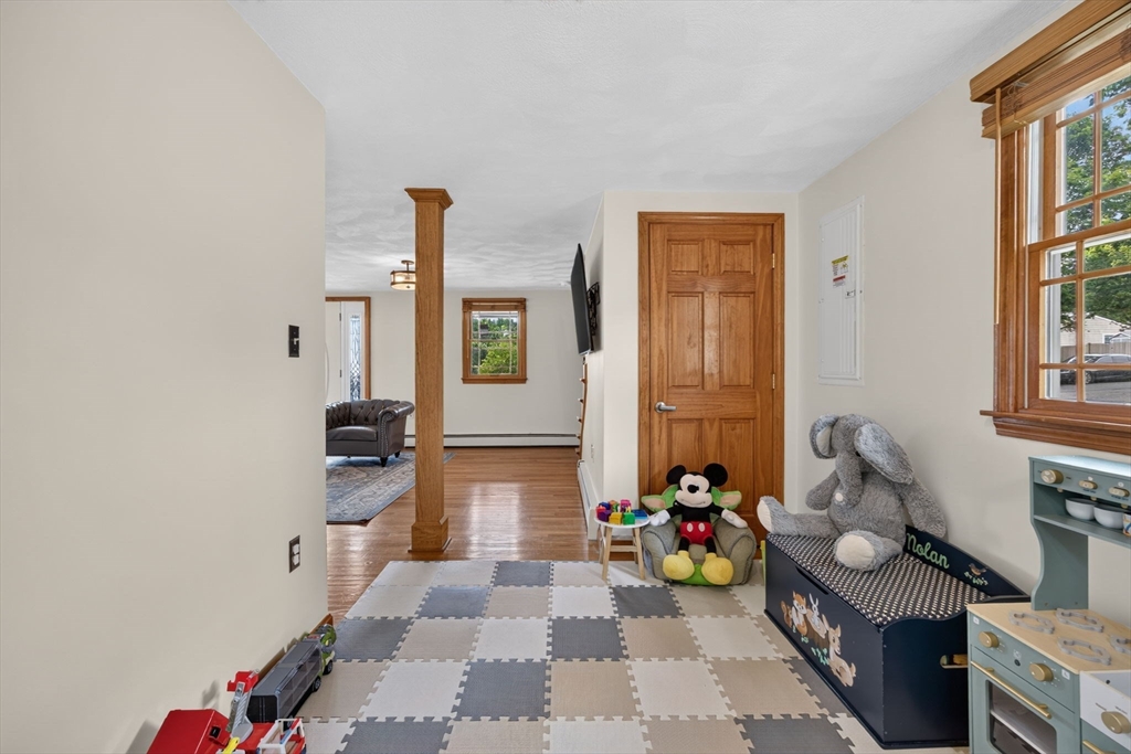 4 Jeffrey Road Billerica, MA 01821 - Photo 12 of 41 Gallery Image 12