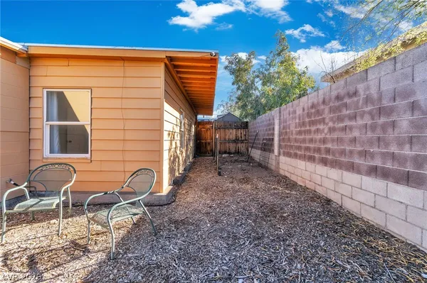 $1,550 | 235 Zinc Street, Henderson, NV 89015