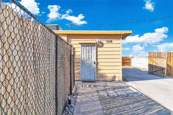 $1,550 | 235 Zinc Street, Henderson, NV 89015