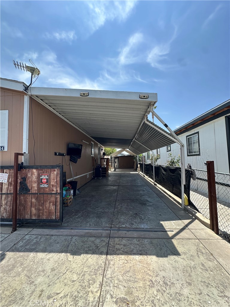3825 Crestmore Road, Unit 414 Riverside, CA 92509 - Photo 21 of 31 a view of a garage