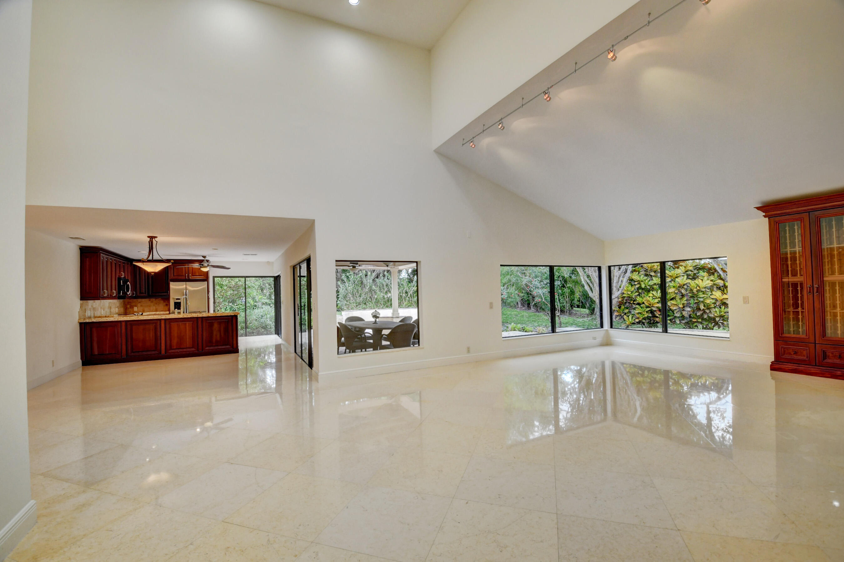 4535 Cocoplum Way Delray Beach, FL 33445 - Photo 11 of 50 Living area