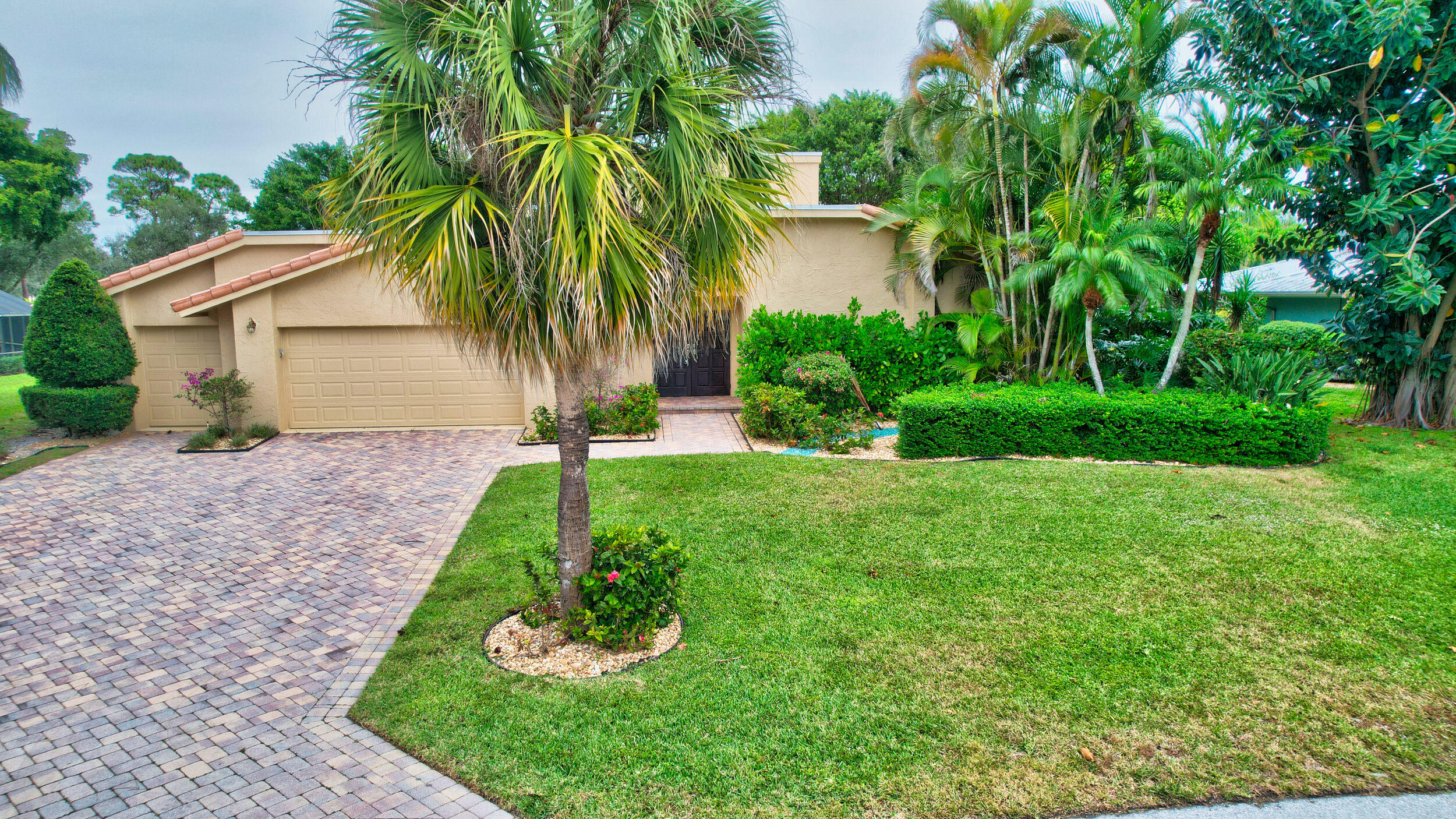 4535 Cocoplum Way Delray Beach, FL 33445 - Photo 2 of 50 Decorative driveway