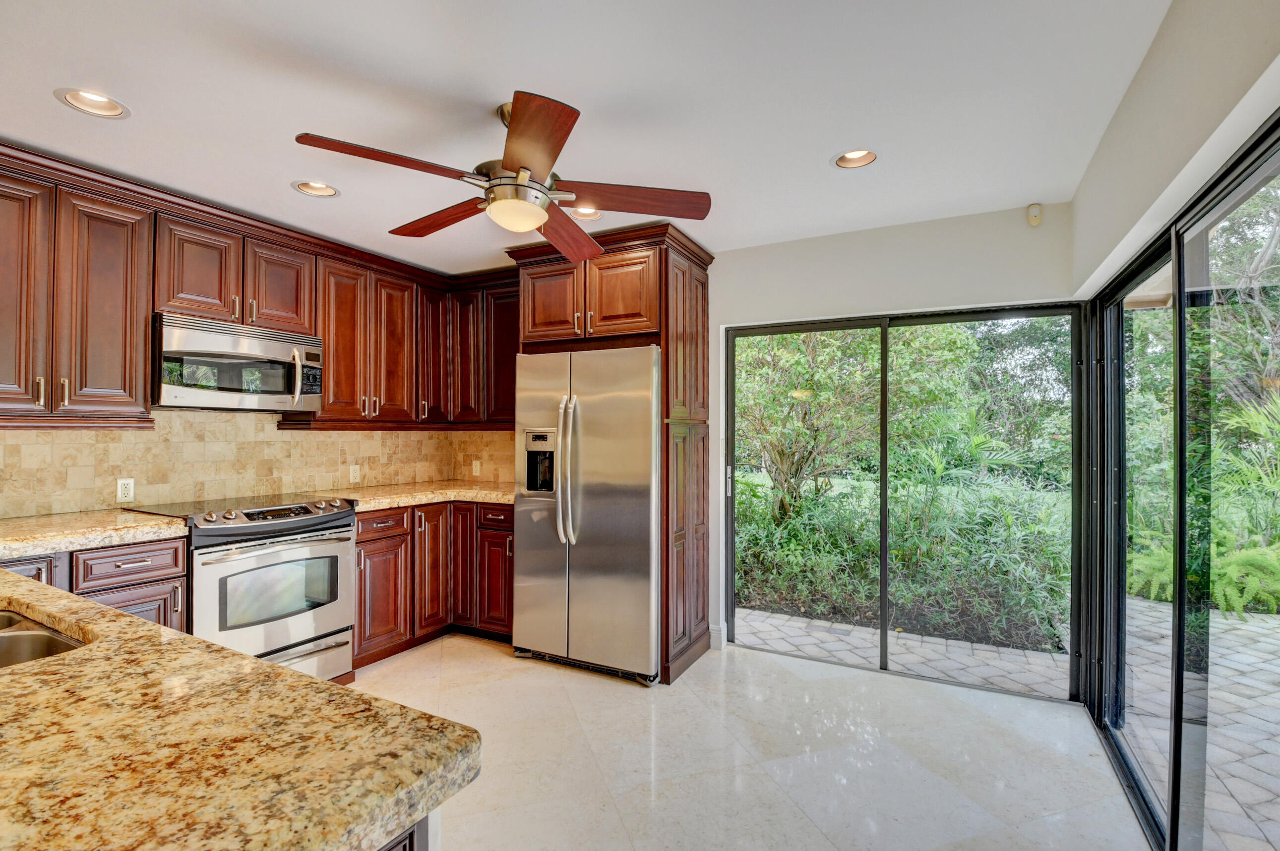 4535 Cocoplum Way Delray Beach, FL 33445 - Photo 20 of 50 Newer appliances