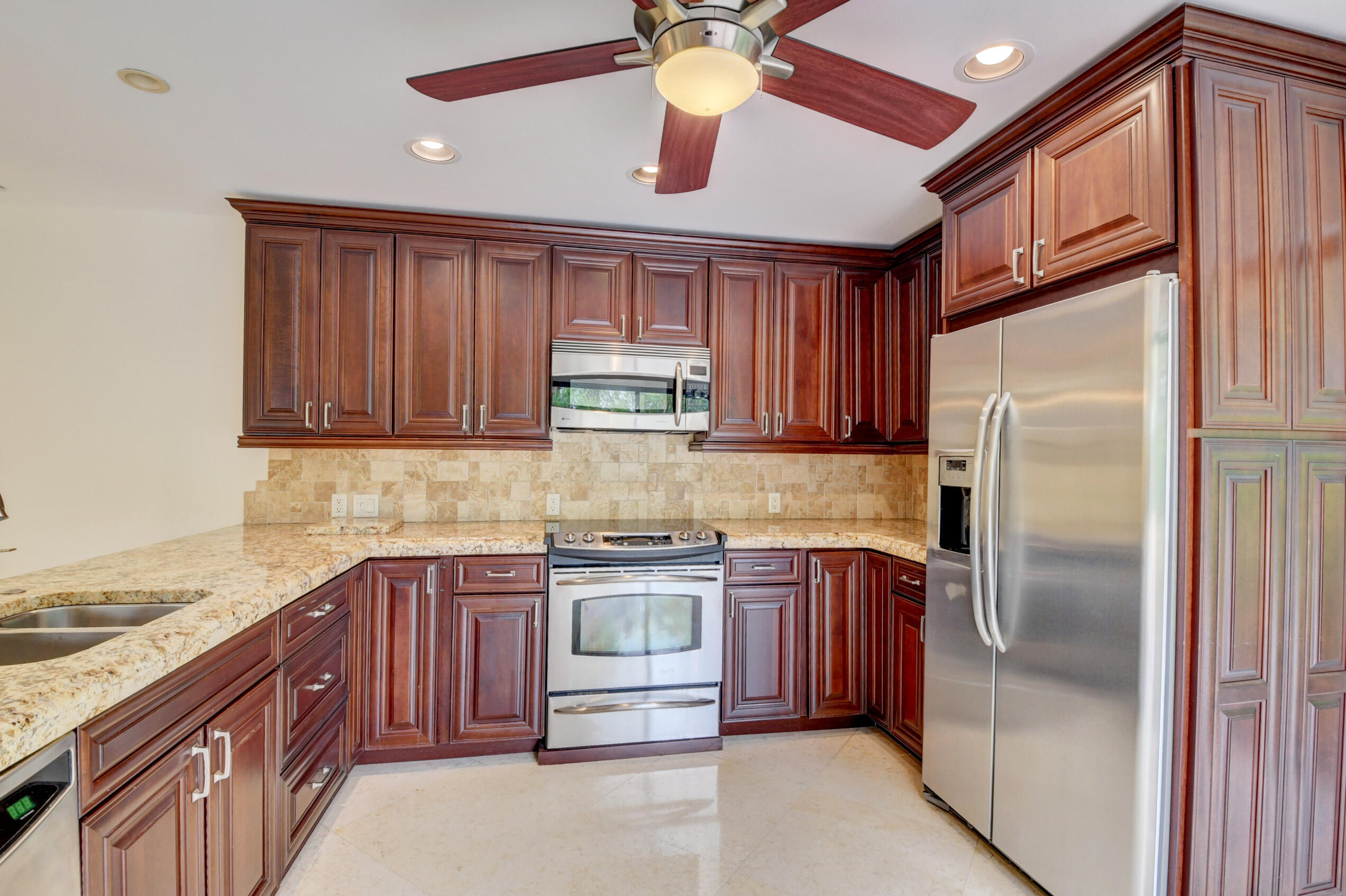 4535 Cocoplum Way Delray Beach, FL 33445 - Photo 21 of 50 Granite countertops