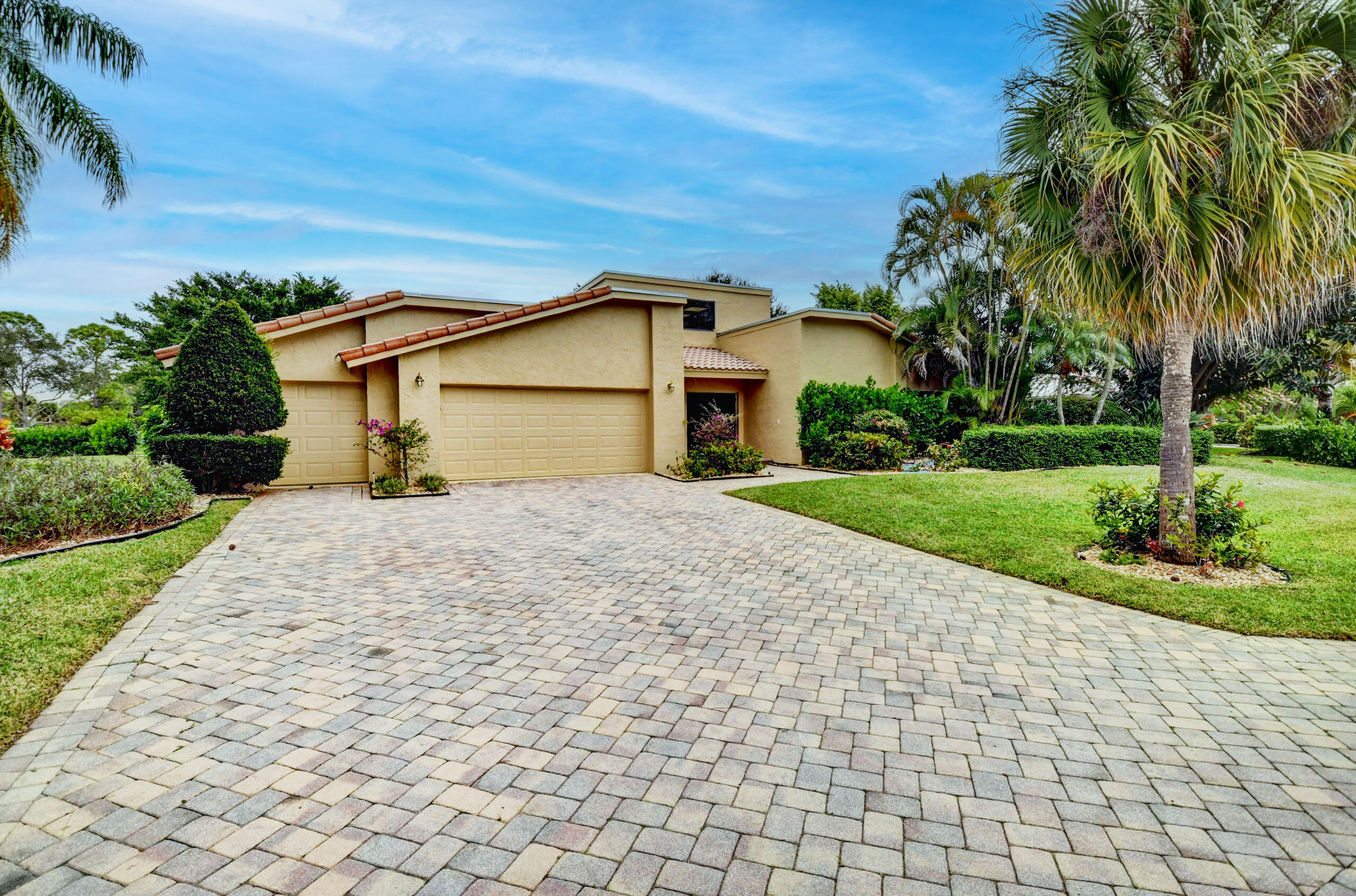 4535 Cocoplum Way Delray Beach, FL 33445 - Photo 3 of 50 Front entrance