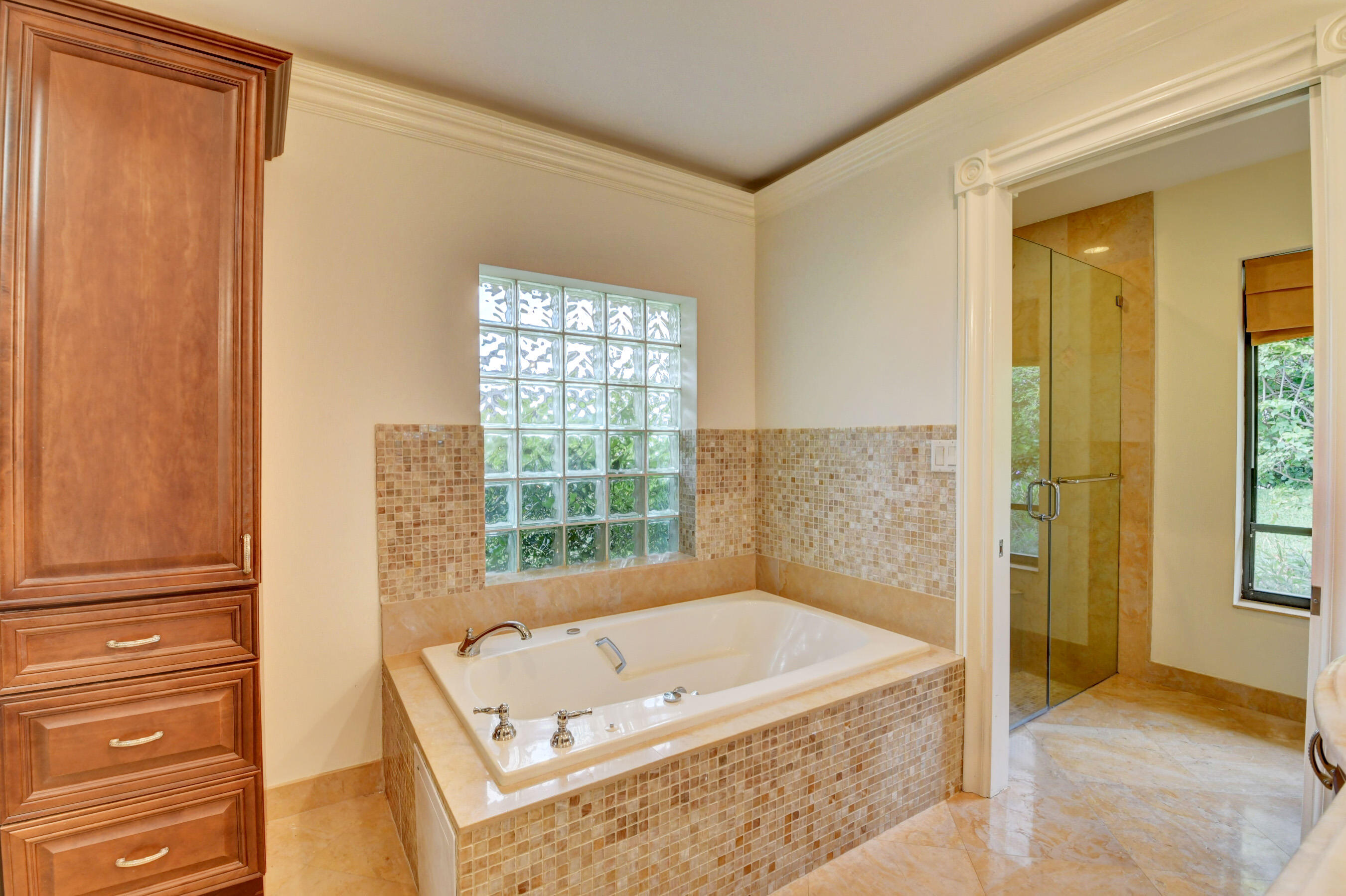 4535 Cocoplum Way Delray Beach, FL 33445 - Photo 30 of 50 Master bath with Jacuzzi