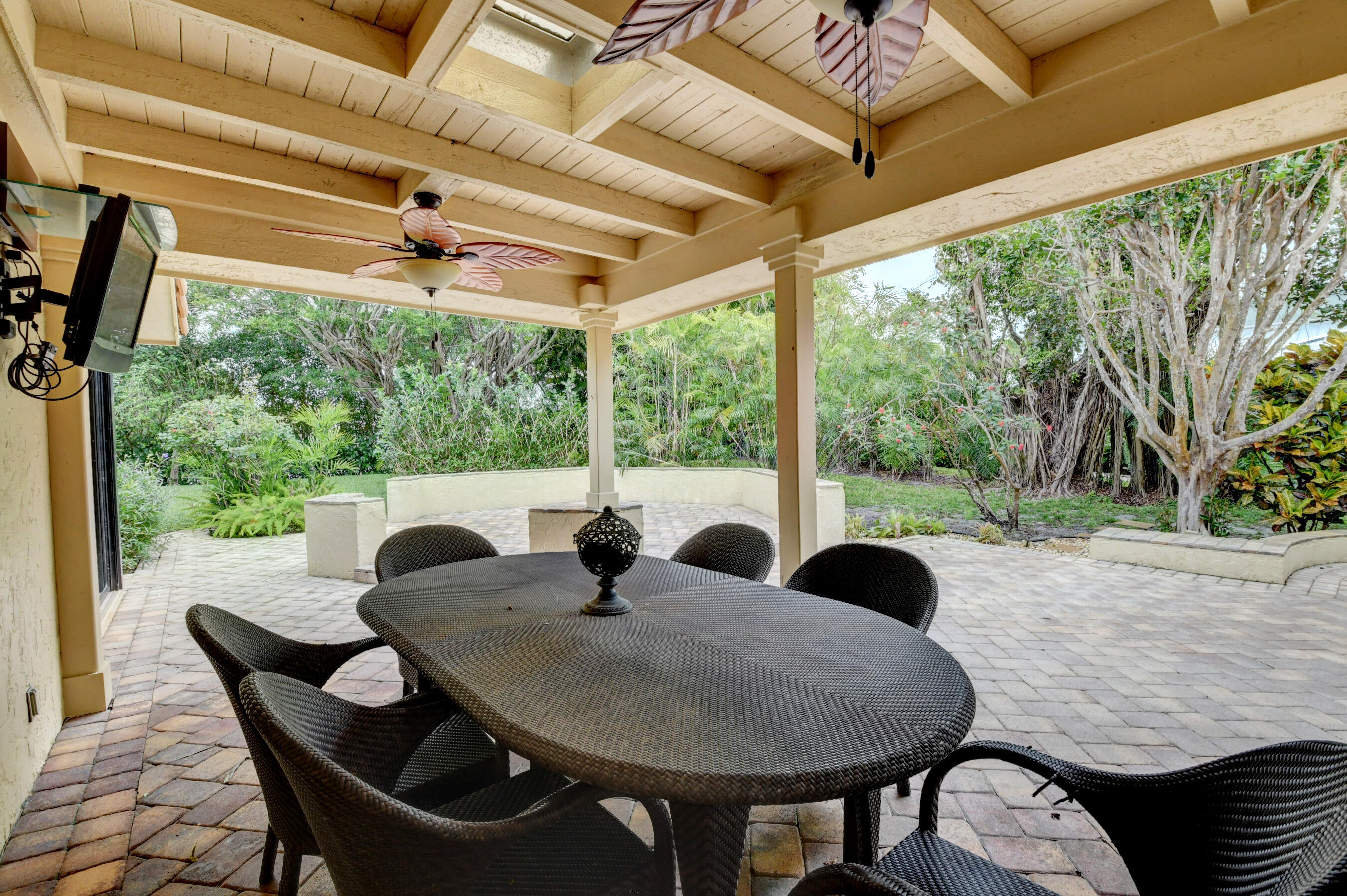 4535 Cocoplum Way Delray Beach, FL 33445 - Photo 44 of 50 Outdoor eating area