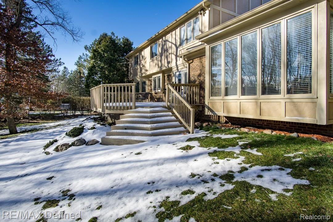 1935 Independence Drive Rochester, MI 48306 - Photo 24 of 30 Rear View & Deck