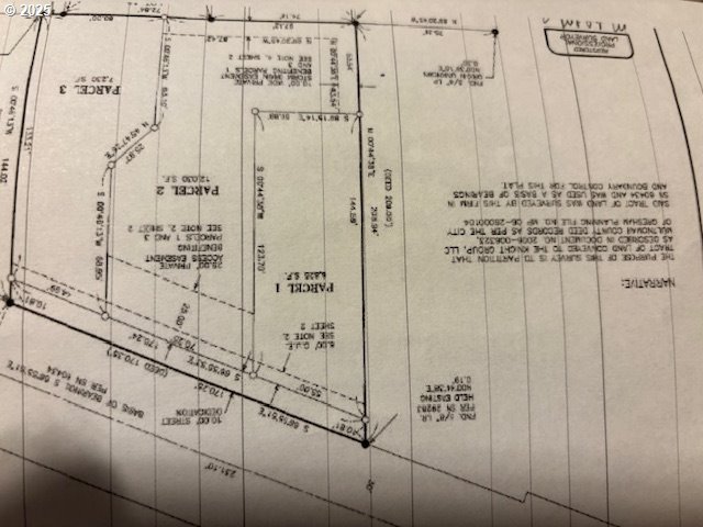 2009028 Southeast Powell Valley Road, Unit 1 Gresham, OR 97080 - Photo 2 of 4 a view of a bathroom with mirror
